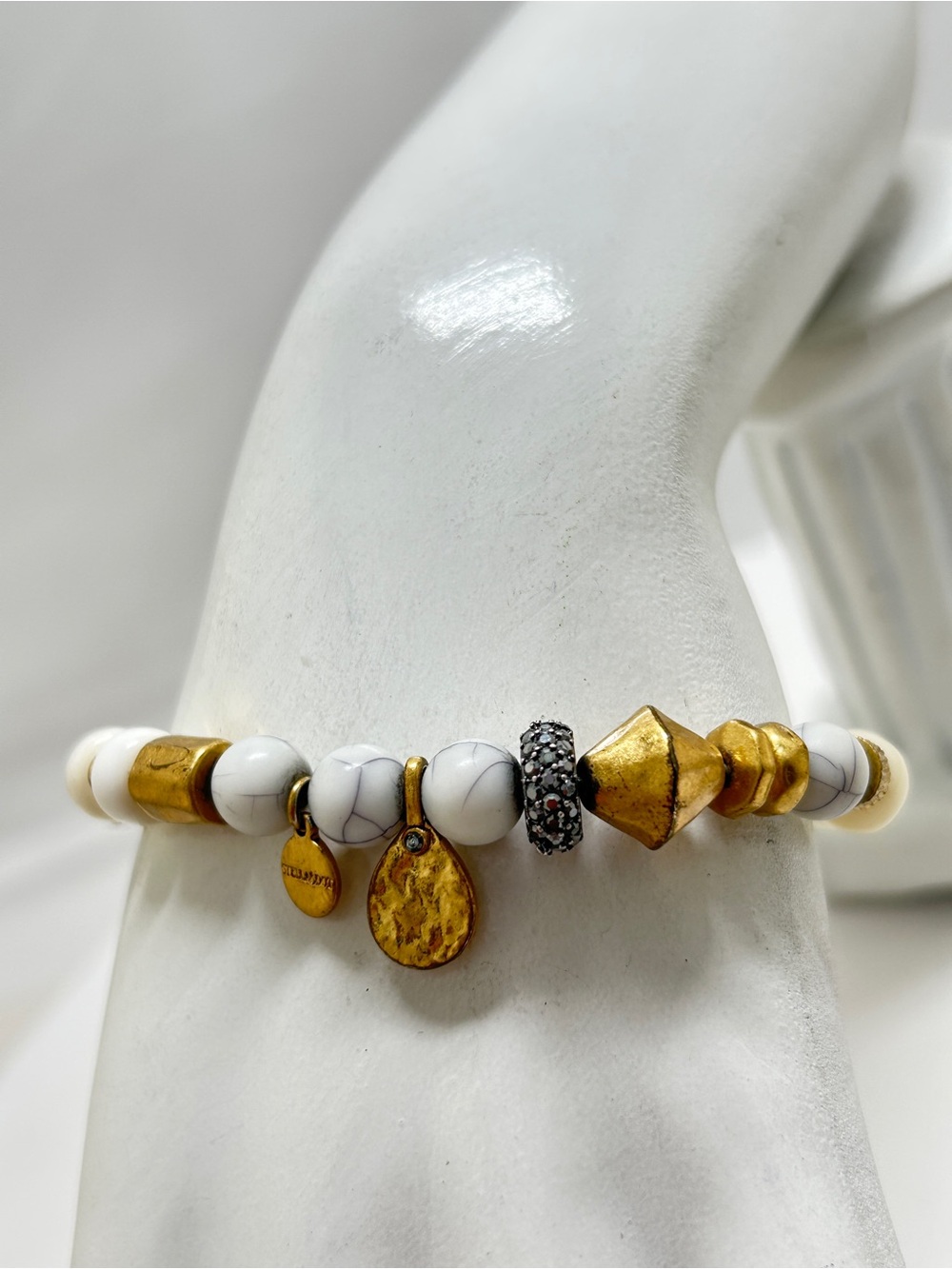 Stella & Dot, Anda Intention, White Glass & Ceramic Beads, Gold Charms, Stretch